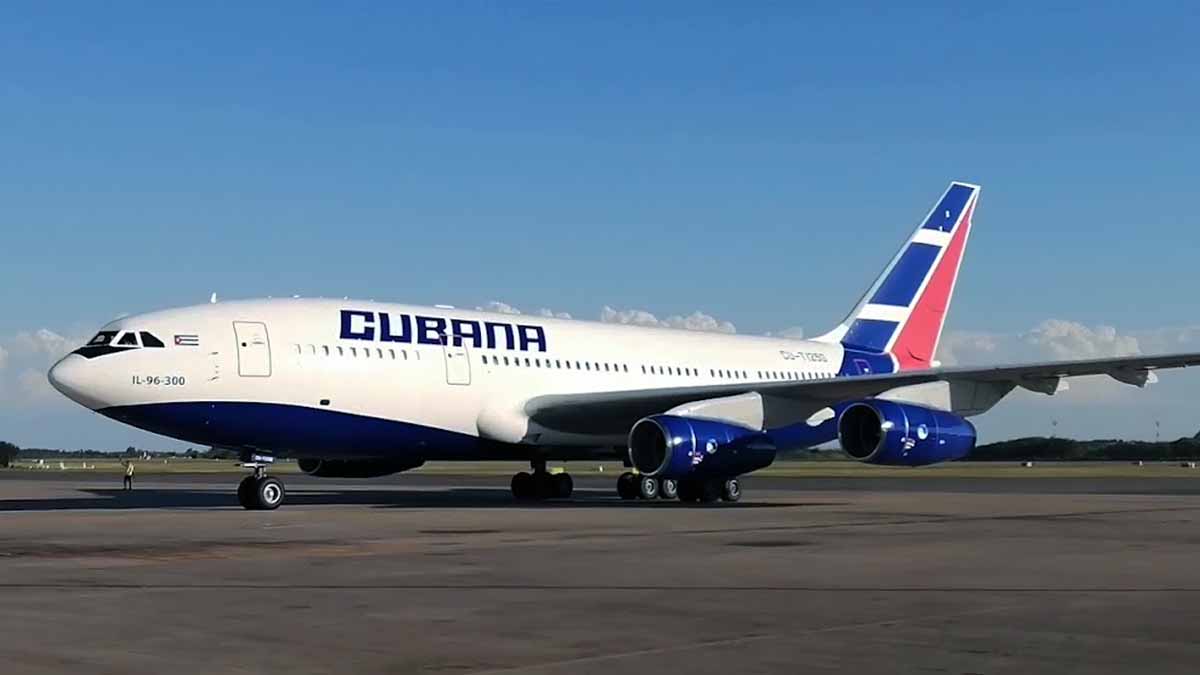 cubana de aviacion plane on the ground