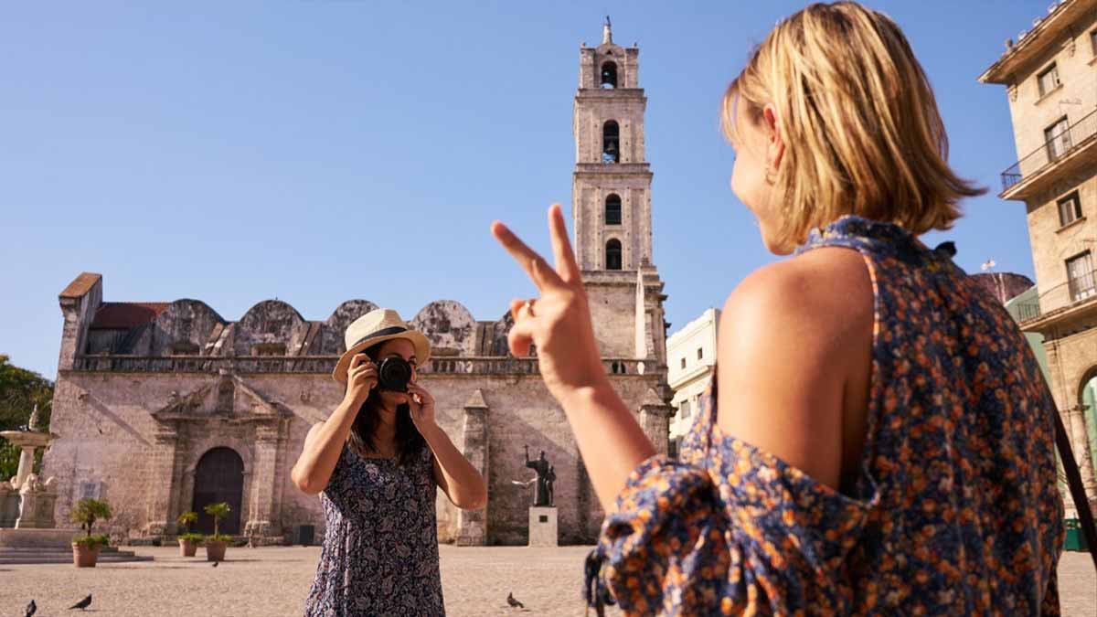 selfie of tourists in cuba